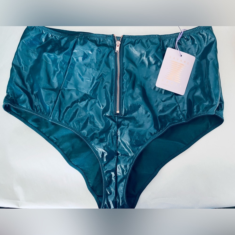 NWT Savage x Fenty Vinny Booty Short - Picture 2 of 7